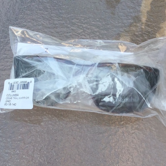 HOST PICK Columbia sunglasses New - Picture 3 of 5